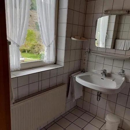 ベッド・アンド・ブレックファスト Wein- Und Gaestehaus Hermes-hoffmann 3*